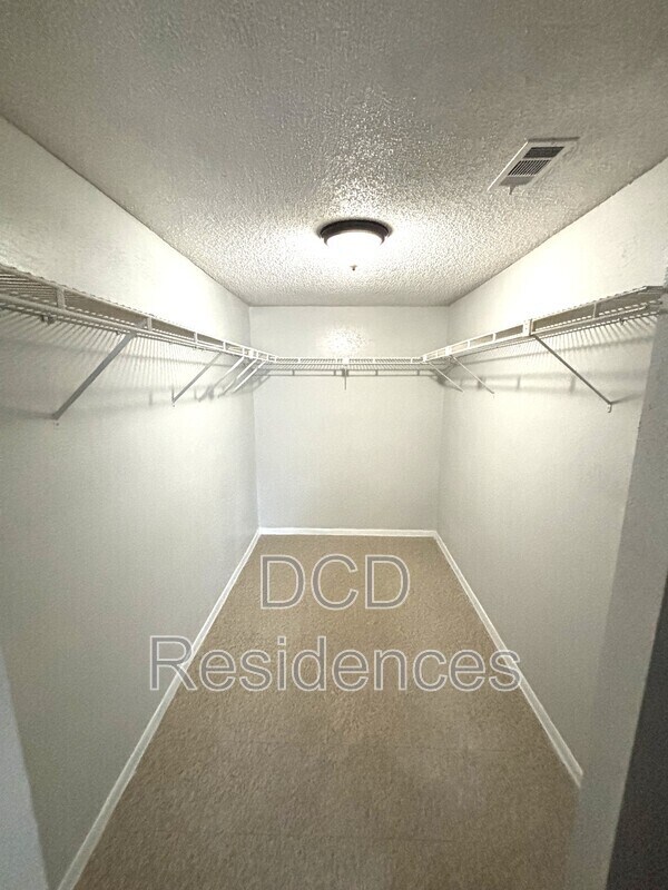 Building Photo - 5504 Pine Forest Ct