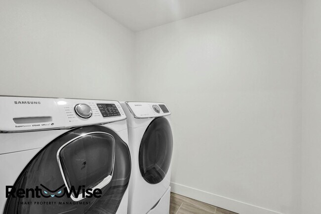 Building Photo - 390 Riesling Ave