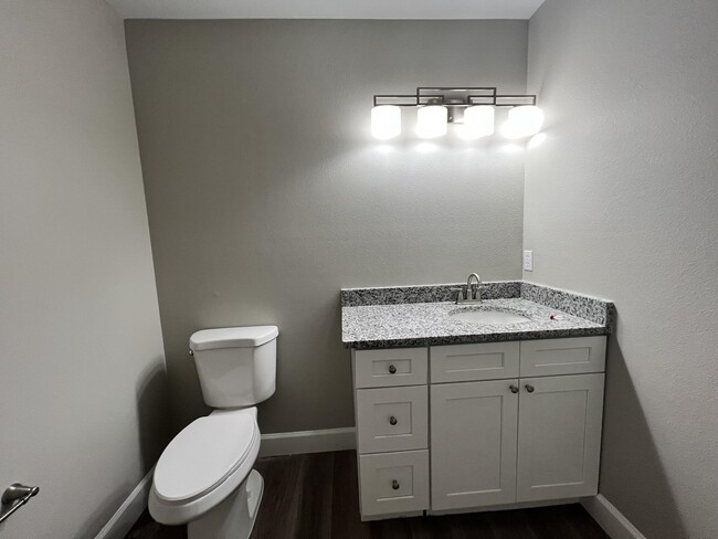 Building Photo - 2431 Ramblewood Ct