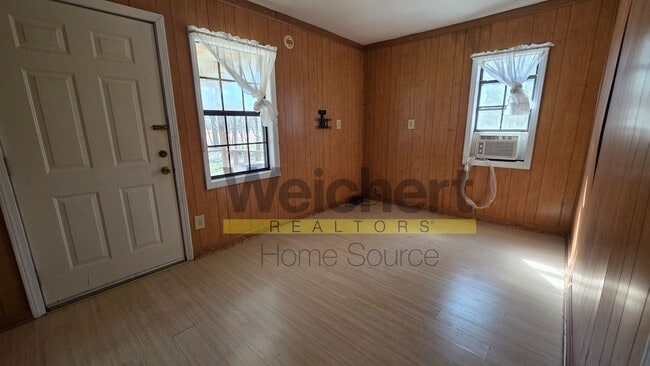 Building Photo - 2 bedroom, 1.5 bath home in country