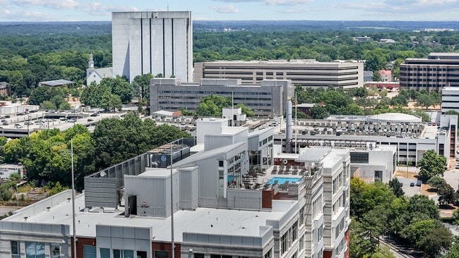 Building Photo - 400 W North St