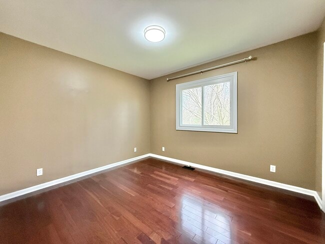 Building Photo - 2636 Shefman Terrace