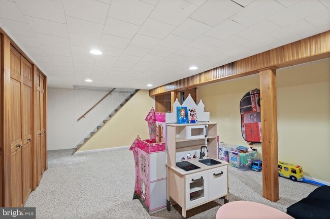 Building Photo - 24 Carl Sandburg Dr