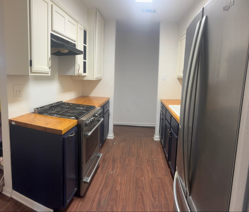 Building Photo - 633 Cameron Ct