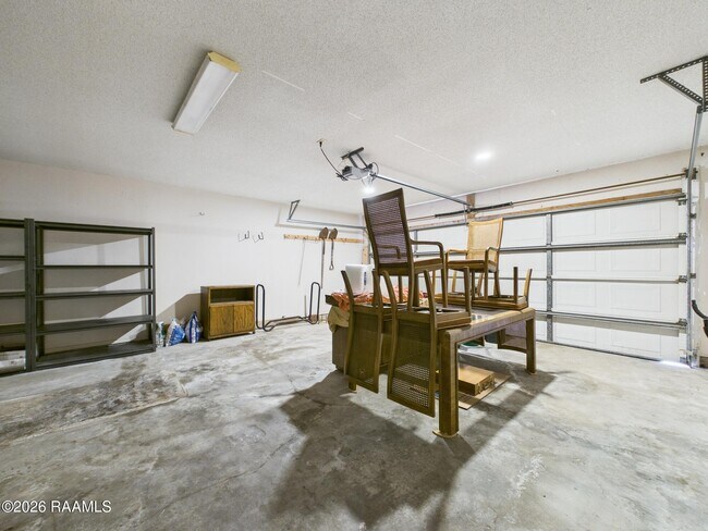 Building Photo - 115 La Rue Vil