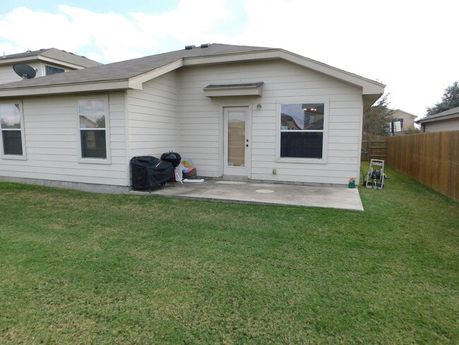 Building Photo - Beautiful 3 Bedroom, 2 Bath Home