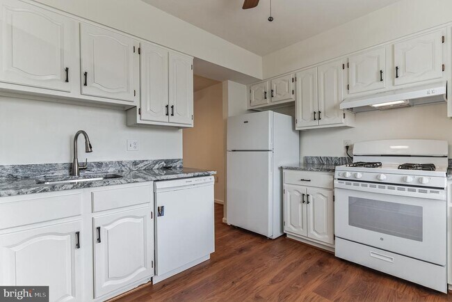 Building Photo - 10177 Irongate Way