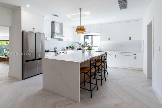 Building Photo - 1420 SW 17th St