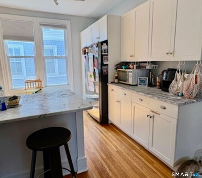 Building Photo - 611 Whitney Ave