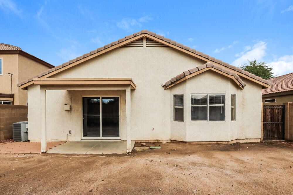Building Photo - 12621 W Bloomfield Rd