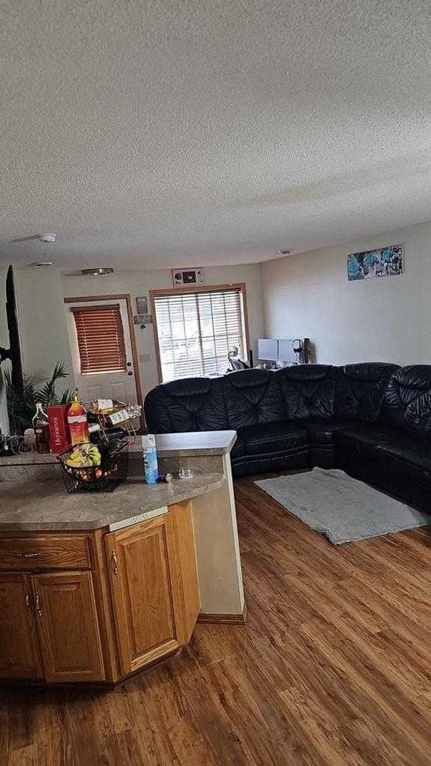 Building Photo - rare champlin 3 bed townhouse!