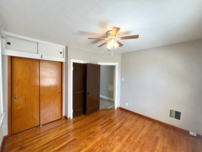 Building Photo - 4942 Tholozan Ave