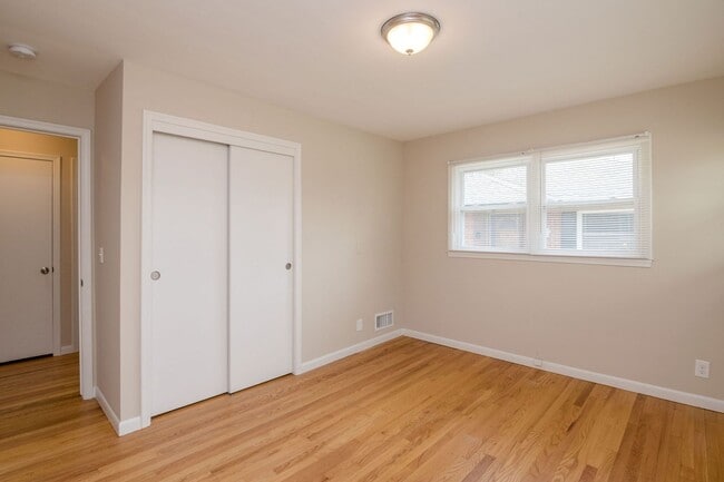 Building Photo - 1427 Woodland Dr