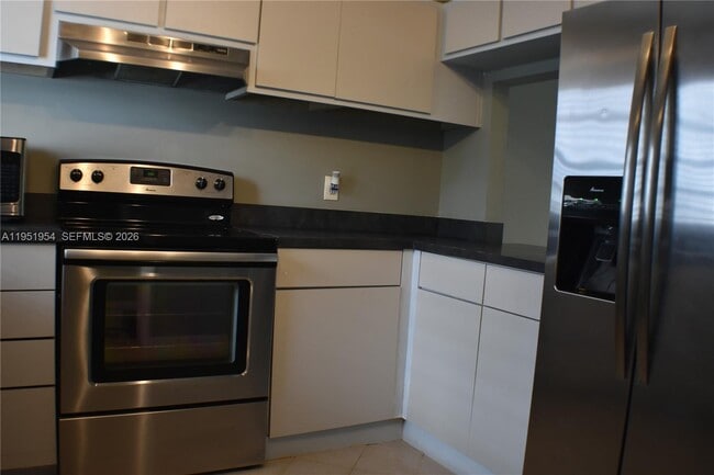 Building Photo - 9450 Live Oak Pl