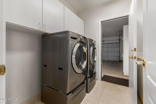 Building Photo - 10872 E Raintree Dr