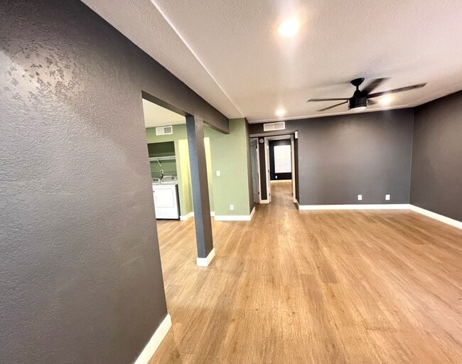 Building Photo - 2-Bedroom, 2-Bath Unit – North Las Vegas