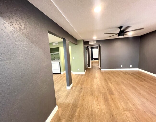 Building Photo - Recently remodeled 2-bed, 2-bath unit for rent in North Las Vegas!