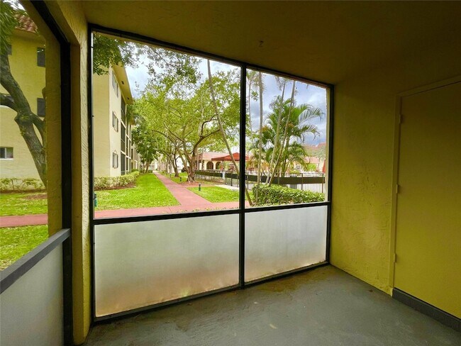 Building Photo - 257 S Cypress Rd