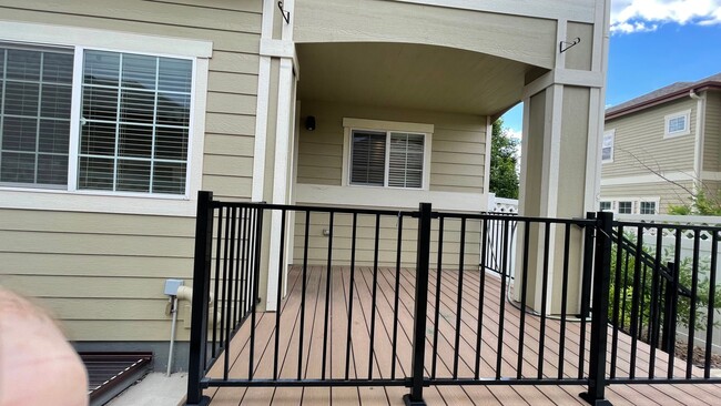 Building Photo - Gorgeous Townhome w/garage