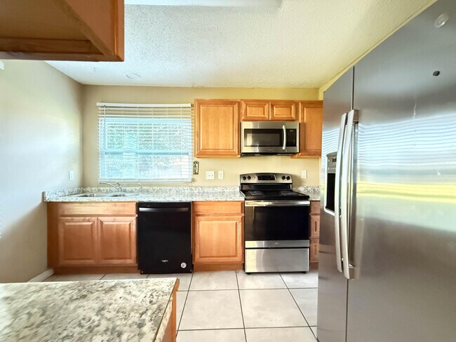 Building Photo - 1997 SE Burgundy Ln