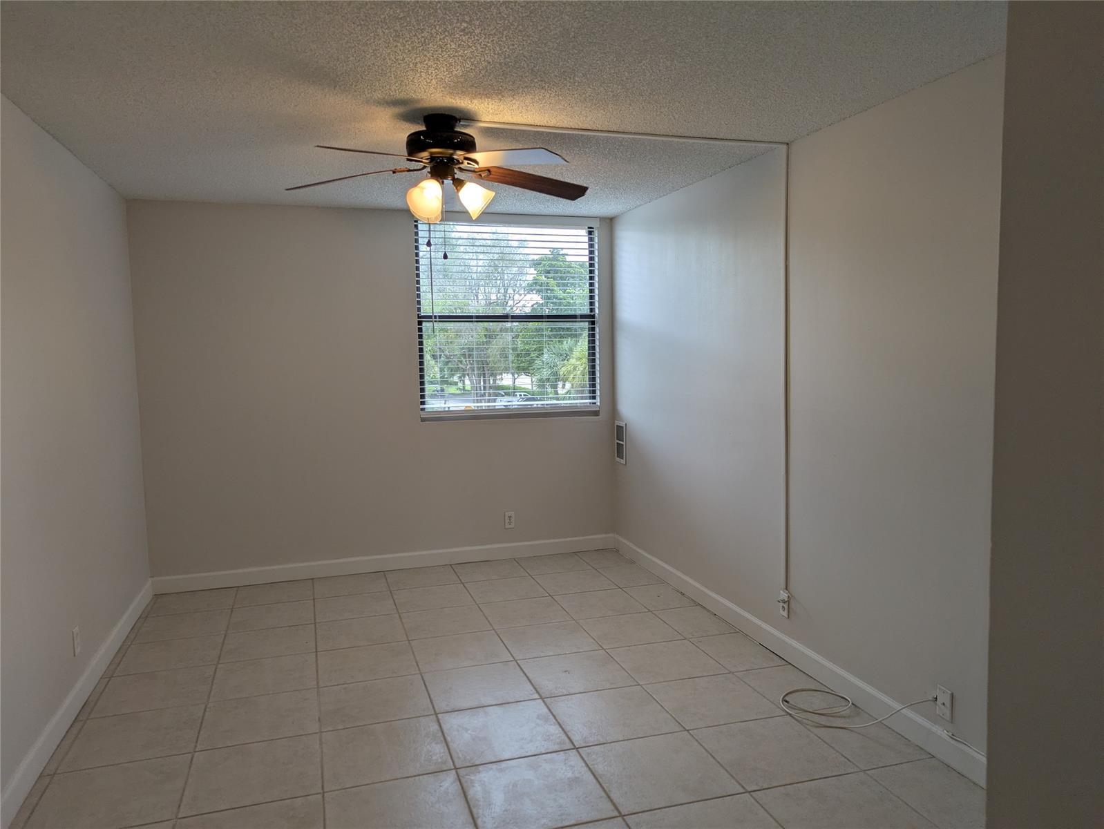 Building Photo - 2771 Riverside Dr