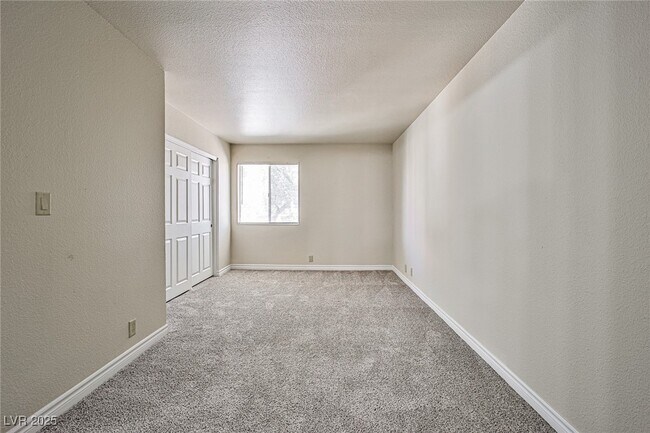 Building Photo - 5240 Indian River Dr
