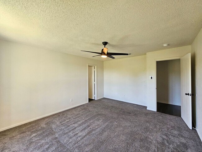 Building Photo - HUD / SECTION 8 ACCEPTED - RENT SPECIAL - AVAILABLE NOW!