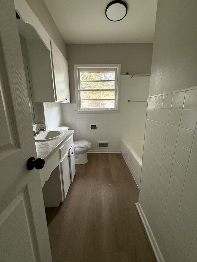 Building Photo - 405 Tyus St