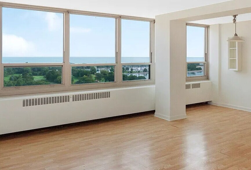 Building Photo - 3950 N Lake Shore Dr