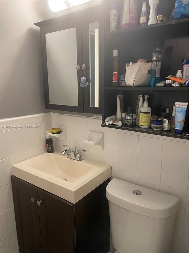 Building Photo - 1936 S Ocean Dr