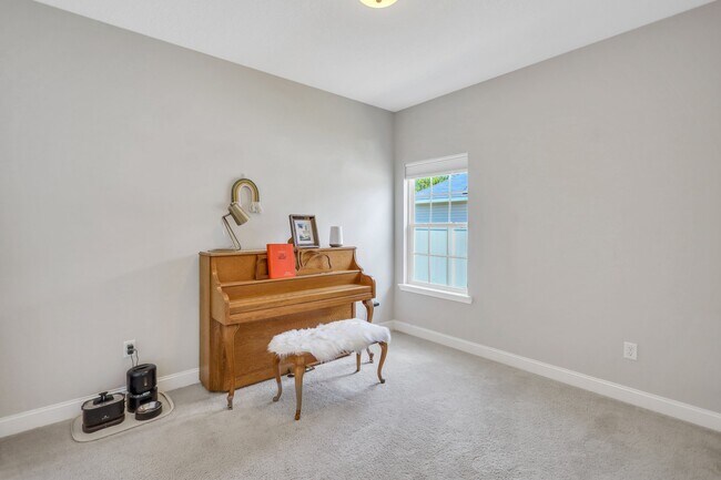 Building Photo - 725 Waterlily Ct