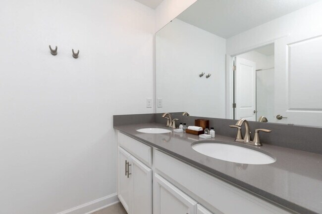 Building Photo - 954 Splash Shot Pl