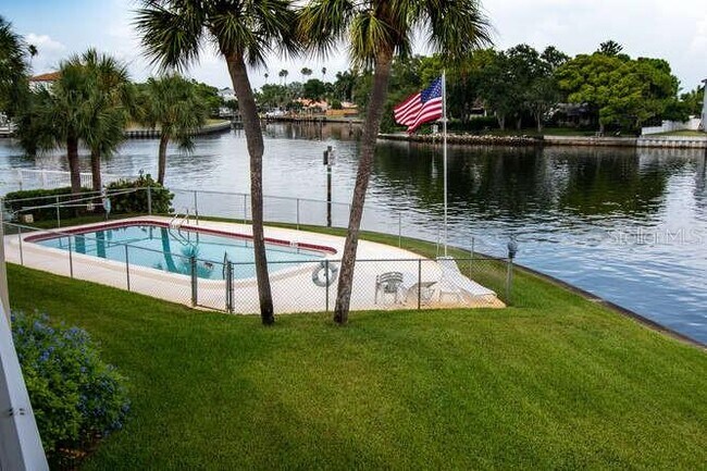 Building Photo - 1361 Snell Isle Blvd NE