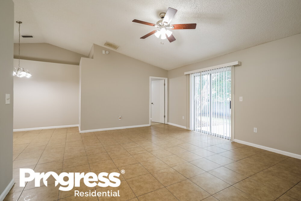 Building Photo - 1615 Twin Oak Ln