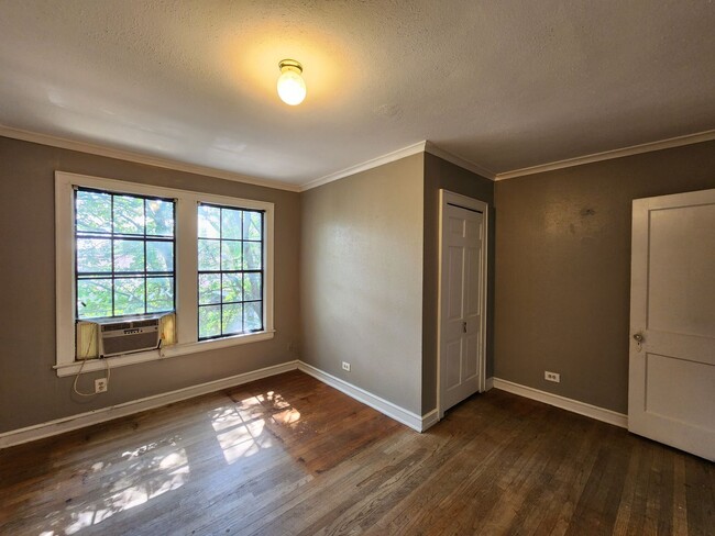 Building Photo - 211 Merrick St