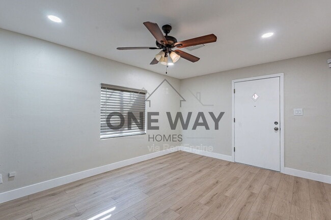 Building Photo - 745 E Pierce St