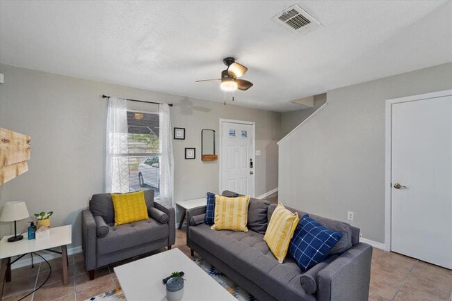 Building Photo - 200 Laurel Dr