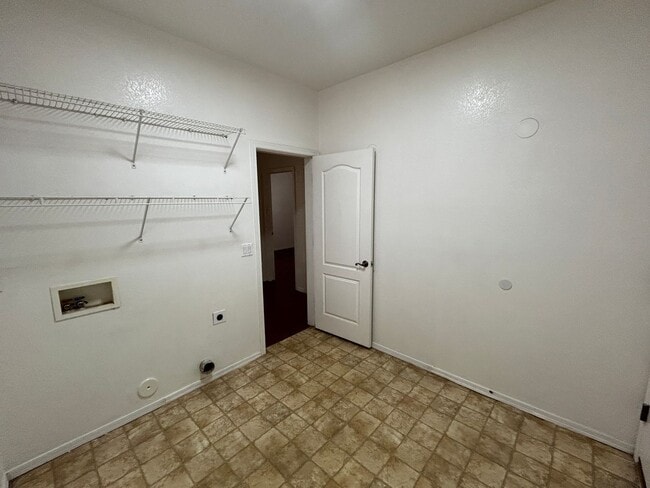 Building Photo - 2202 W Carter Rd