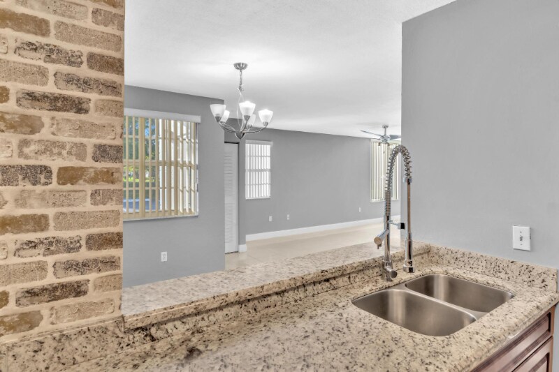 Building Photo - 2803 N Oakland Forest Dr