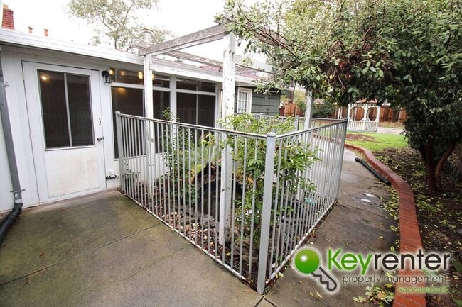 Building Photo - 3429 Braeburn St