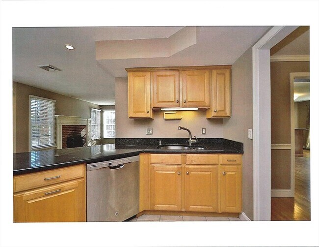 Building Photo - 8 Tiffany Rd