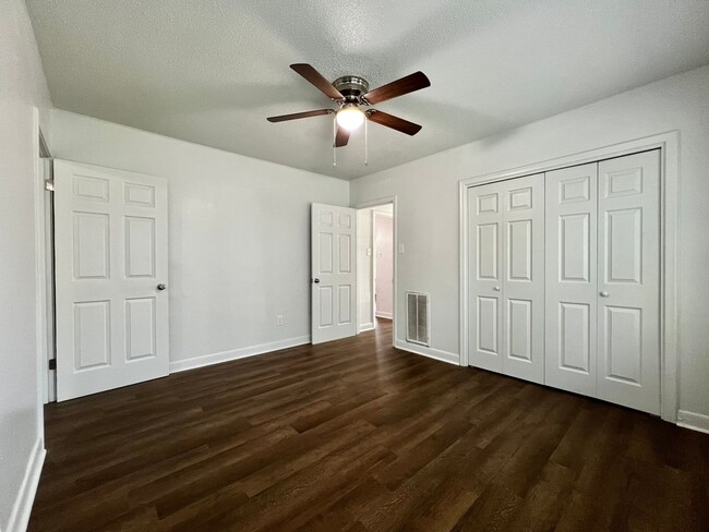 Building Photo - Cozy 3-Bedroom House on Linwood Ave.