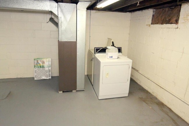 Building Photo - 228 West 16th Street