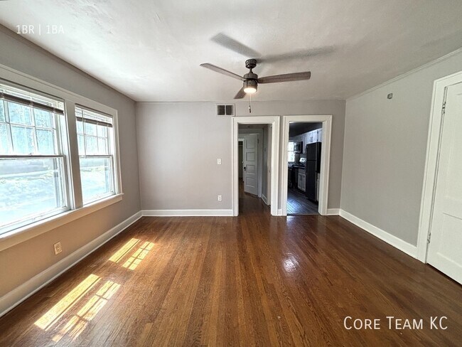 Building Photo - 103 W 51st St