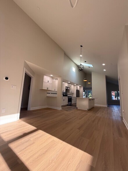 sharing family room - 218 Elizabeth Ave