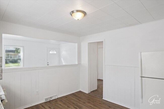 Building Photo - 3 Bedroom Ranch in Eastpointe! - $1,300