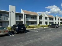 Building Photo - 2820 SW 22nd Ave