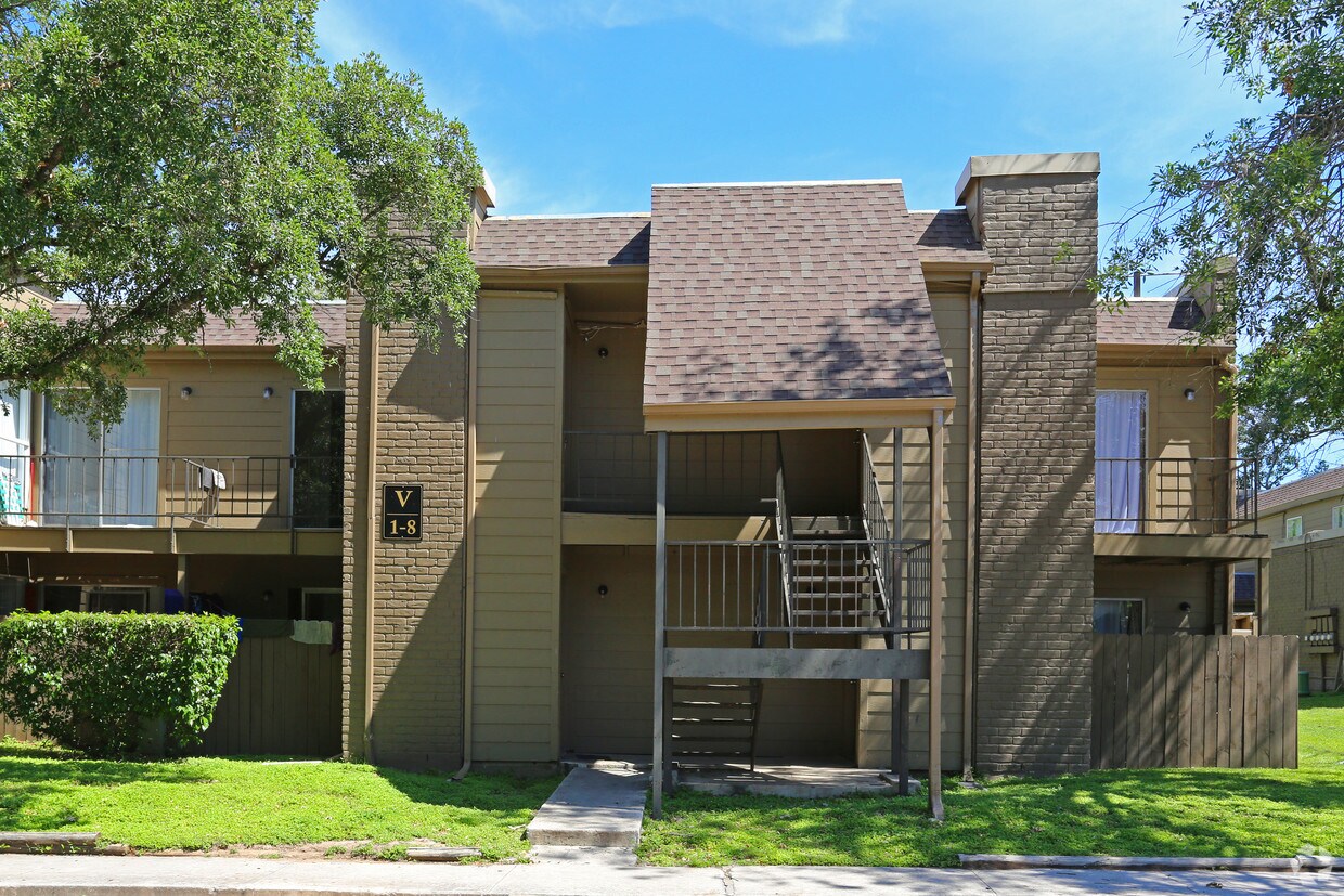 Crestwind Townhomes And Apartments San Antonio Tx Apartment Finder
