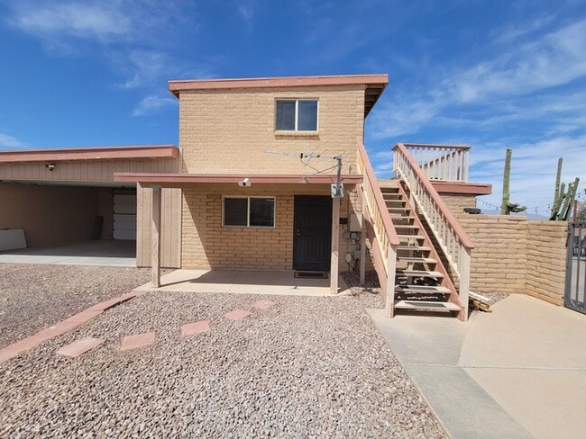 Primary Photo - 3810 W Ironwood Hill Dr