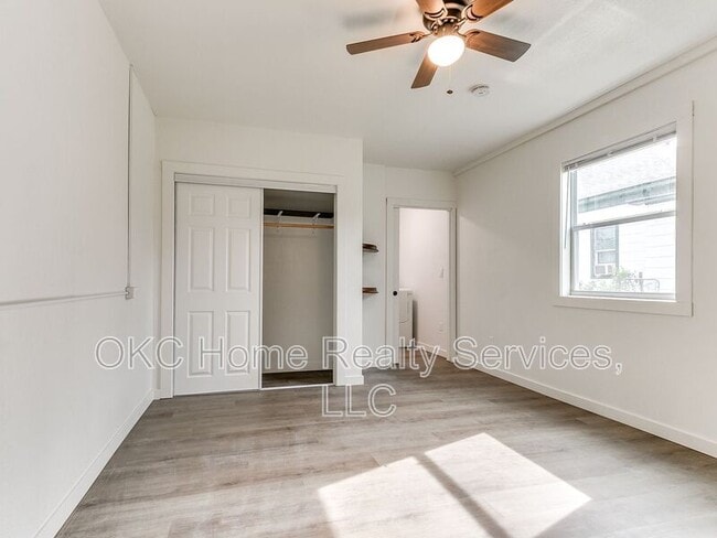 Building Photo - 1812 W Noble Ave